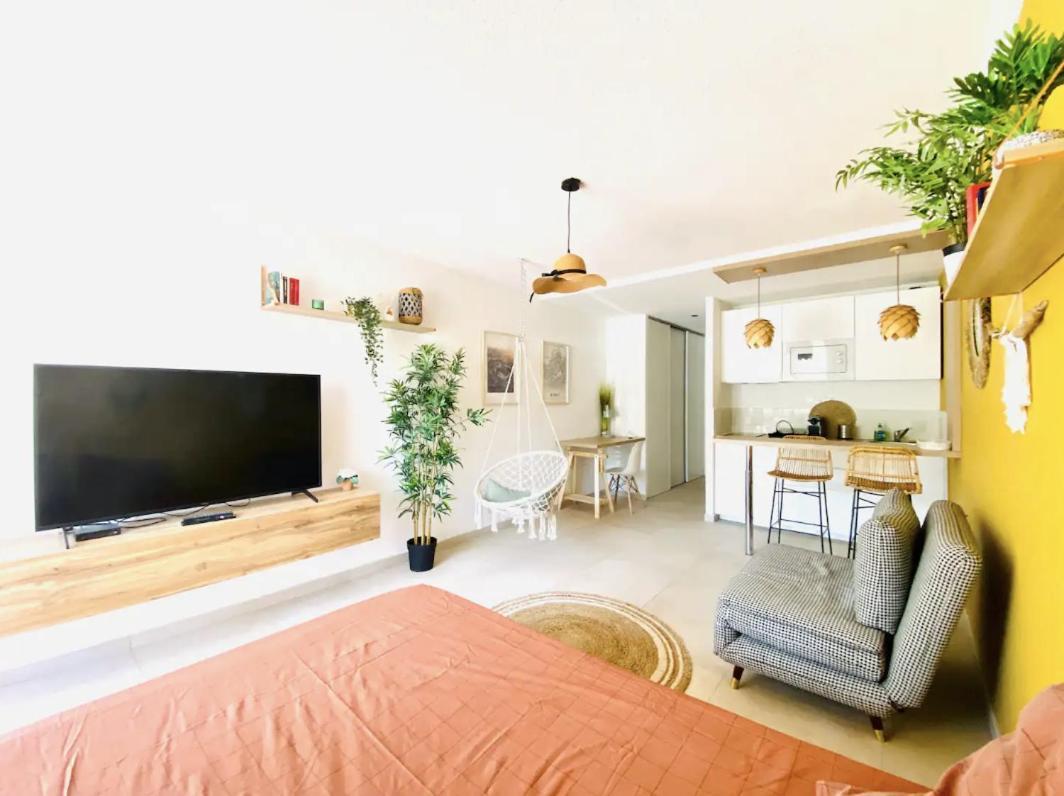 Studio Terrasse & Parking Gratuit En Residence Nîmes Extérieur photo