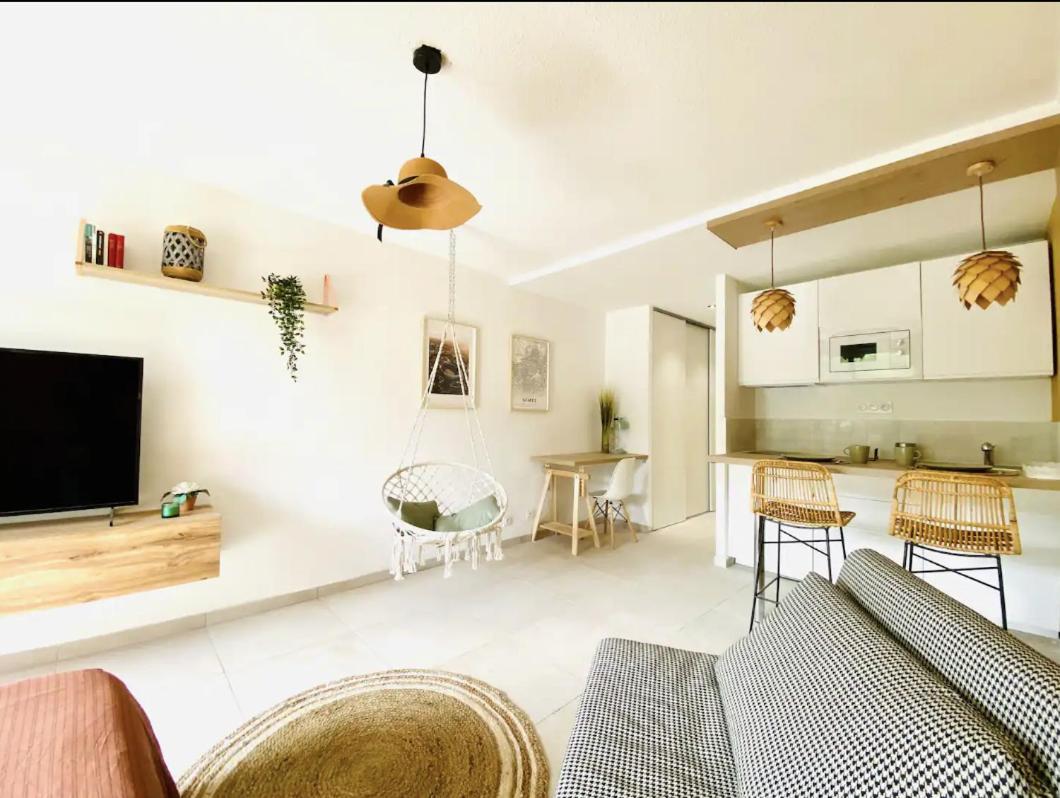 Studio Terrasse & Parking Gratuit En Residence Nîmes Extérieur photo